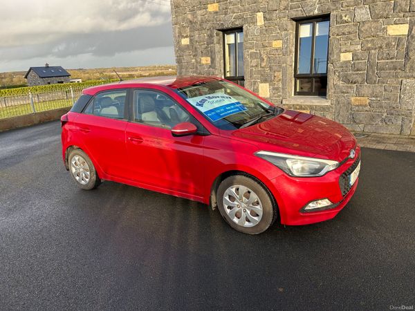 Hyundai i20 Hatchback, Petrol, 2017, Red