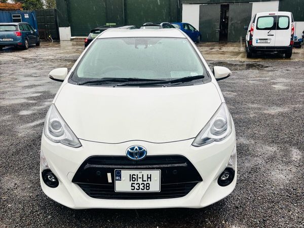 Toyota Aqua Hatchback, Petrol Hybrid, 2016, White