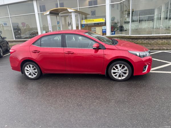 Toyota Corolla Saloon, Petrol, 2014, Red