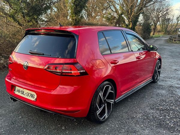 Volkswagen Golf Hatchback, Diesel, 2014, Red