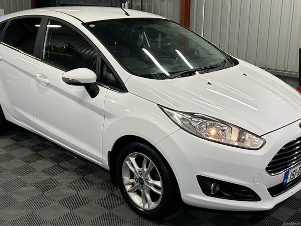 Ford Fiesta Hatchback, Petrol, 2015, White