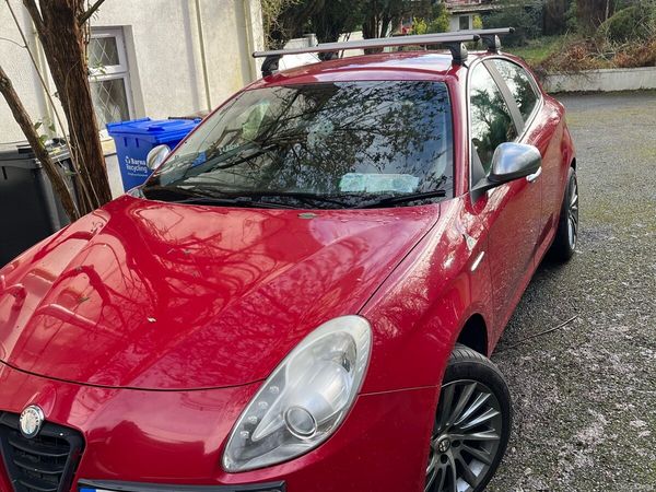 Alfa Romeo Giulietta Hatchback, Diesel, 2011, Red