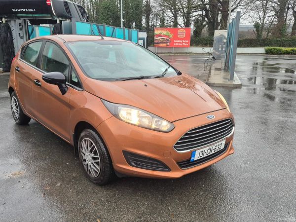 Ford Fiesta Hatchback, Petrol, 2013, Gold