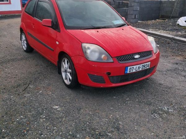 Ford Fiesta Hatchback, Petrol, 2007, Red