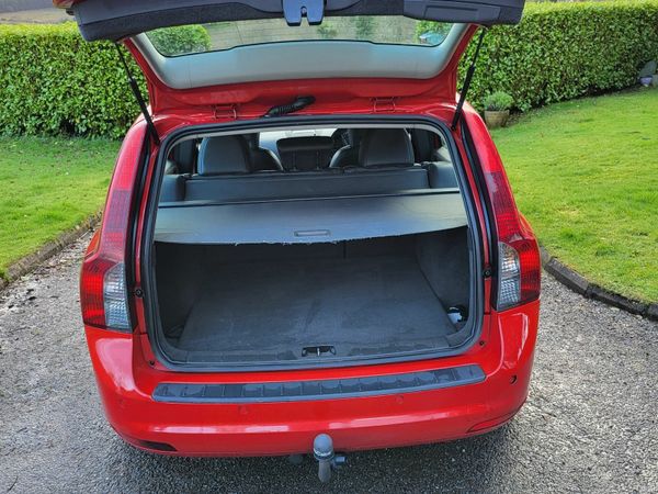 Volvo V50 Estate, Diesel, 2012, Red