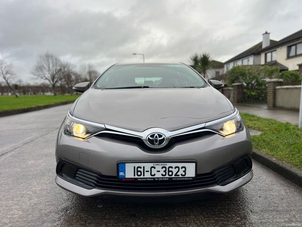 Toyota Auris Hatchback, Diesel, 2016, Bronze