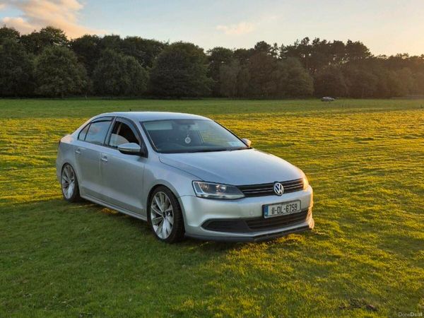 Volkswagen Jetta Saloon, Diesel, 2011, Silver