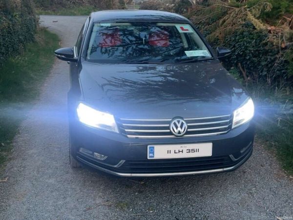 Volkswagen Passat Saloon, Diesel, 2011, Grey