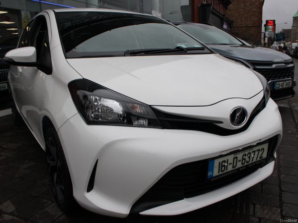 Toyota Yaris Hatchback, Petrol, 2016, White