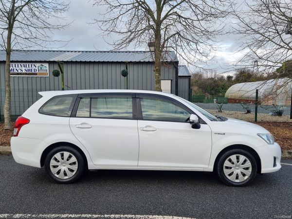 Toyota Corolla Estate, Petrol Hybrid, 2015, White