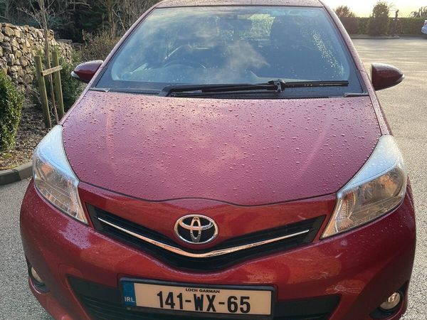 Toyota Yaris Hatchback, Petrol, 2014, Red