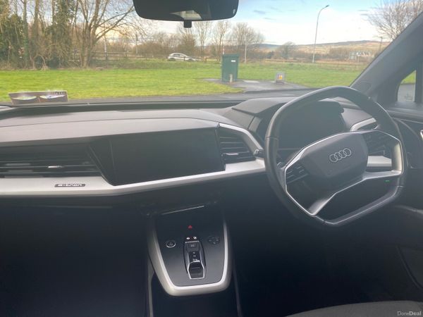 Audi e-tron Estate/Jeep, Electric, 2022, Black