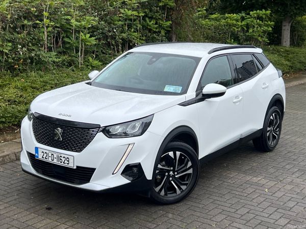 Peugeot 2008 MPV, Petrol, 2022, White