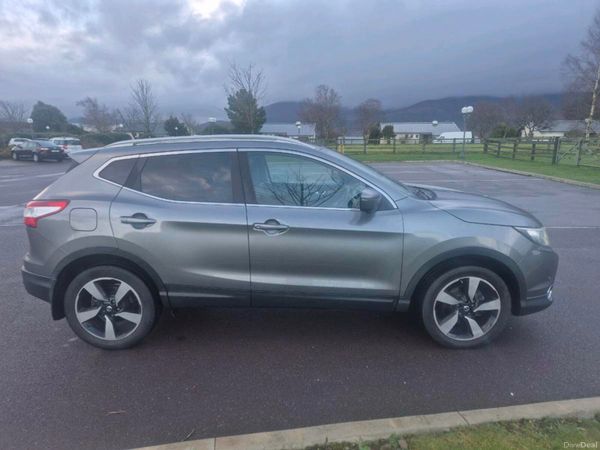 Nissan Qashqai Hatchback, Diesel, 2016, Grey
