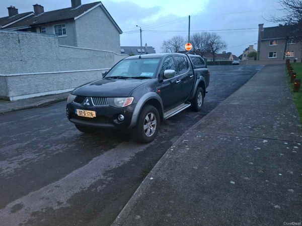 Volkswagen Passat Saloon, Diesel, 2011, Grey