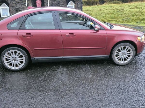 Volvo S40 Saloon, Petrol, 2006, Red