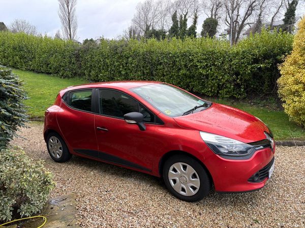 Renault Clio Hatchback, Petrol, 2015, Red