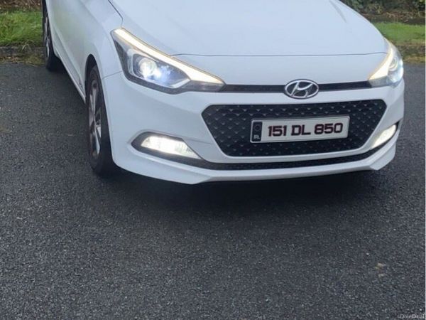 Hyundai i20 Hatchback, Petrol, 2015, White