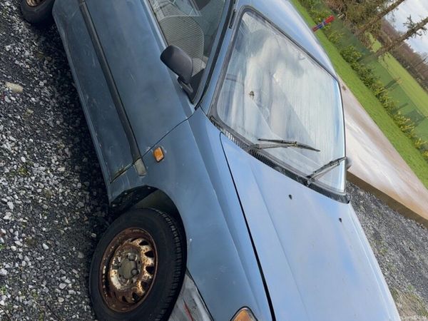 Toyota Carina Saloon, Petrol, 1995, Red