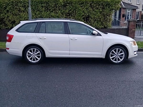 Skoda Octavia Estate, Diesel, 2014, White