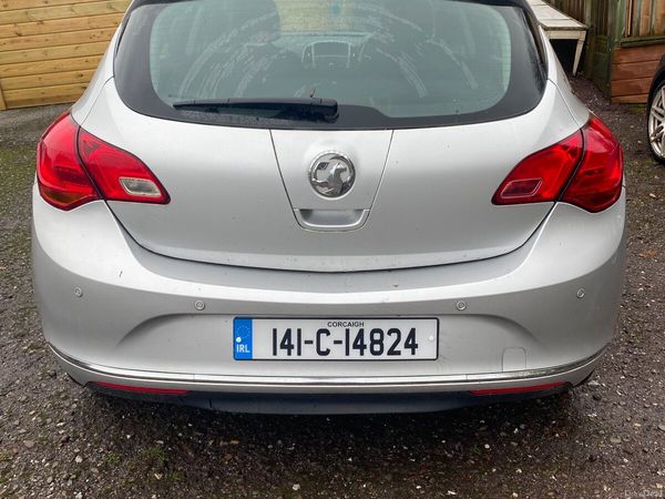 Vauxhall Astra Hatchback, Diesel, 2014, Silver