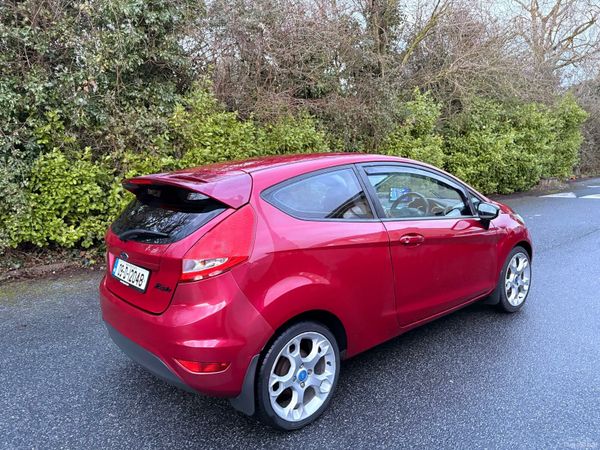 Ford Fiesta Hatchback, Petrol, 2009, Red