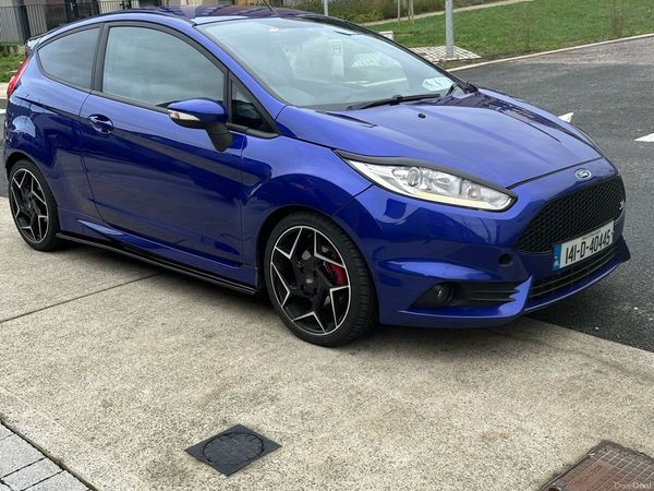 Ford Fiesta Hatchback, Petrol, 2014, Blue