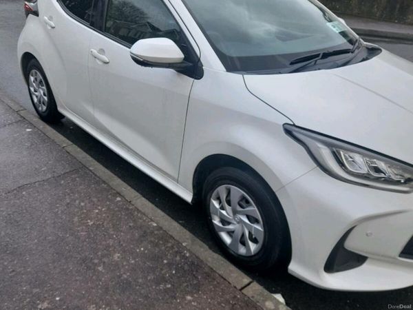 Toyota Yaris Hatchback, Petrol Hybrid, 2020, White