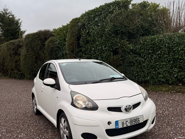 Toyota Aygo Hatchback, Petrol, 2011, White