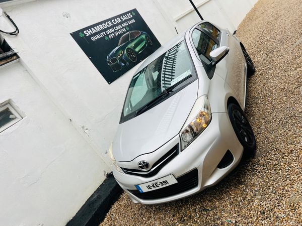 Toyota Yaris Hatchback, Petrol, 2012, Silver