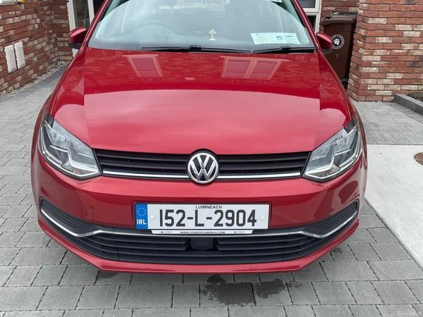 Volkswagen Polo Hatchback, Petrol, 2015, Red