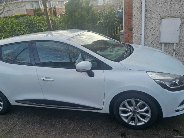 Renault Clio Hatchback, Petrol, 2017, White