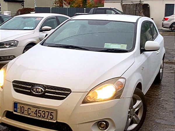 Kia Ceed Hatchback, Diesel, 2010, White