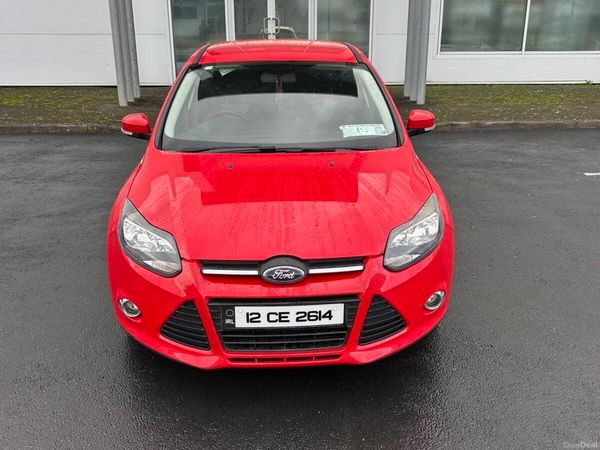 Ford Focus Hatchback, Petrol, 2012, Red
