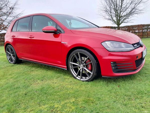 Volkswagen Golf Hatchback, Diesel, 2014, Red