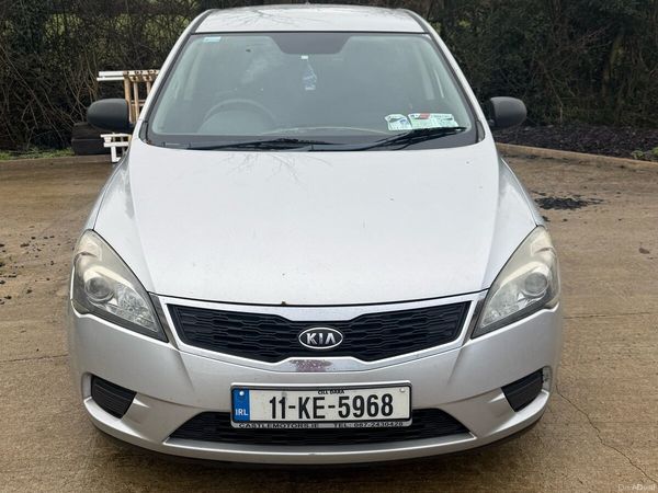 Kia Ceed Hatchback, Diesel, 2011, Silver