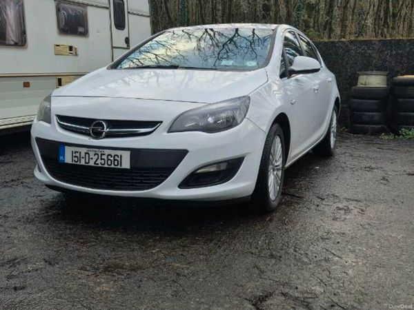 Opel Astra Hatchback, Diesel, 2015, White