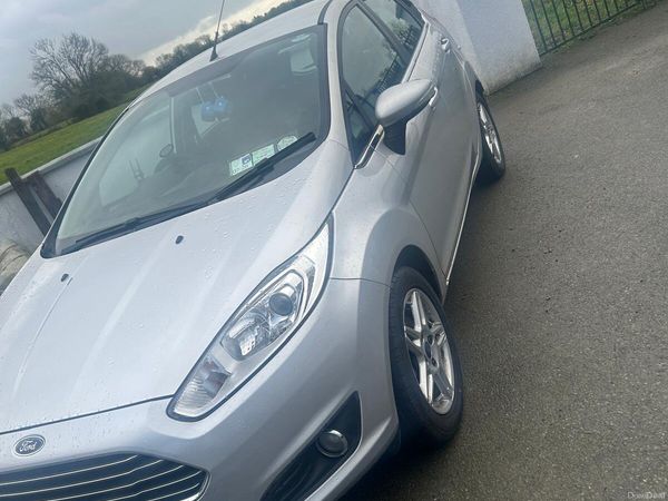 Ford Fiesta Hatchback, Petrol, 2013, Silver