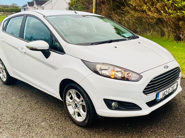 Ford Fiesta Hatchback, Petrol, 2014, White
