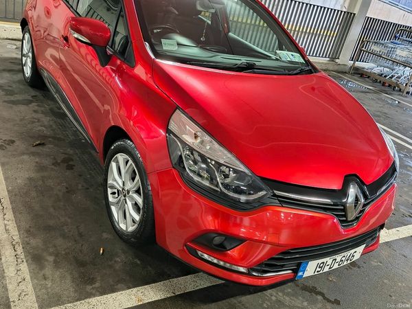 Renault Clio Hatchback, Petrol, 2019, Red