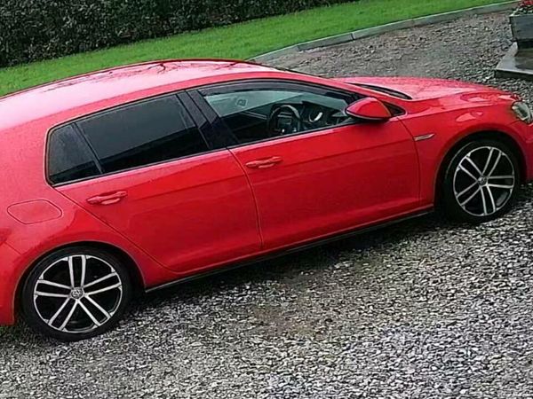 Volkswagen Golf Hatchback, Diesel, 2014, Red