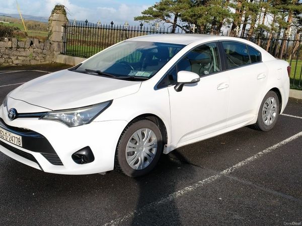 Toyota Avensis Saloon, Diesel, 2015, White
