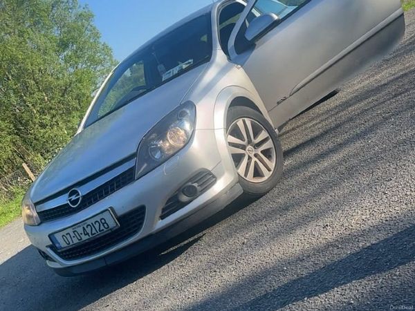 Opel Astra Hatchback, Petrol, 2007, Silver