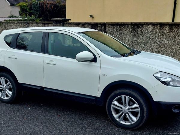 Nissan Qashqai Hatchback, Diesel, 2013, White