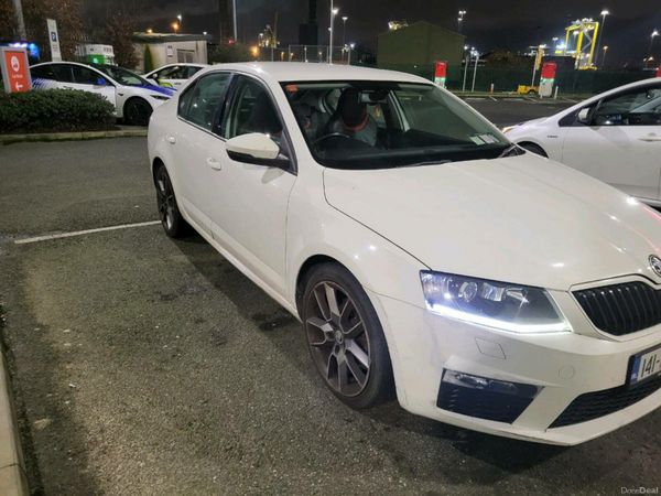 Skoda Octavia Saloon, Diesel, 2014, White