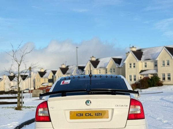 Skoda Octavia Saloon, Diesel, 2013, White