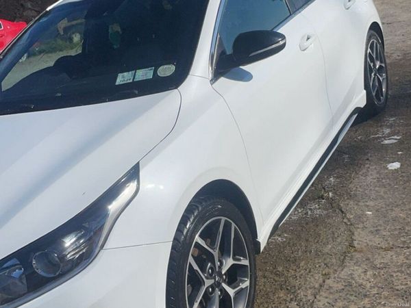 Kia Ceed Hatchback, Petrol, 2019, White