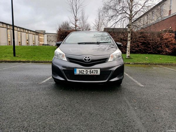 Toyota Yaris Hatchback, Petrol, 2014, Grey