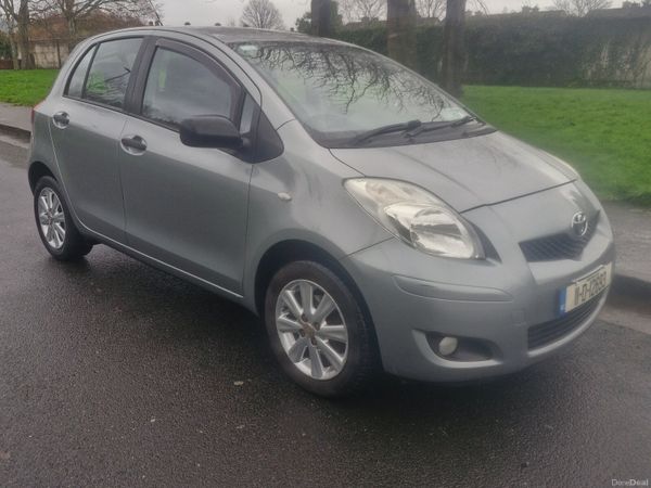 Toyota Yaris Hatchback, Petrol, 2011, Silver