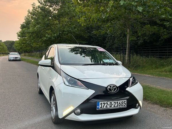 Toyota Aygo Hatchback, Petrol, 2017, White